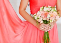Яркое коралловое свадебное платье